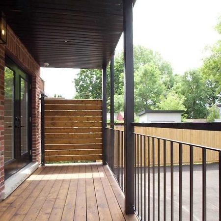 Modern Apartment Close To The Beach With Parking Toronto Exteriör bild